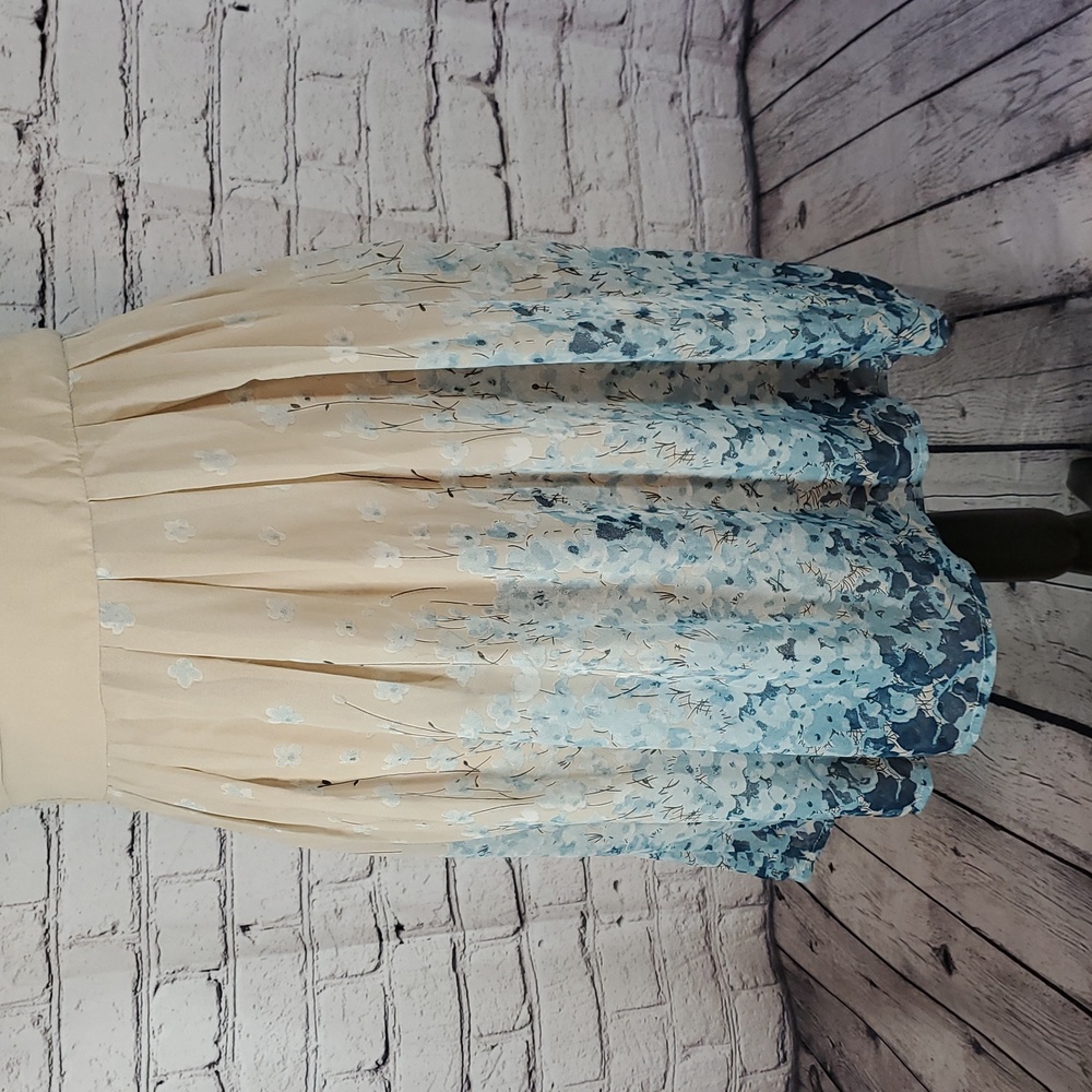Yumi Cream and Blue Floral Dress Size 6/8 NWT - Picture 3 of 11